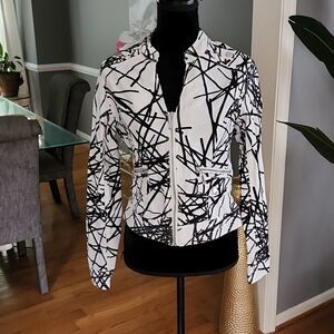 Womyn black and white jacket sz large